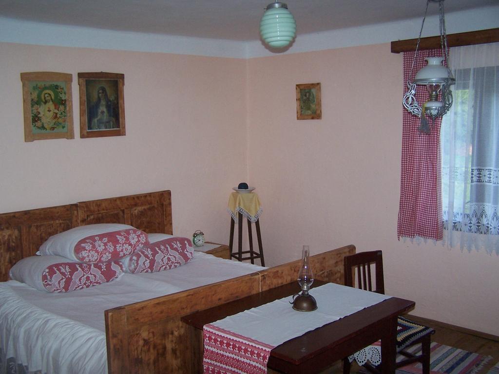 Apartment Eko Etno Selo Stara Kapela, Pavina Kuca الغرفة الصورة
